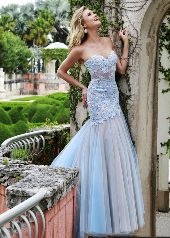 Pictures of popular prom  dresses  are all available here 